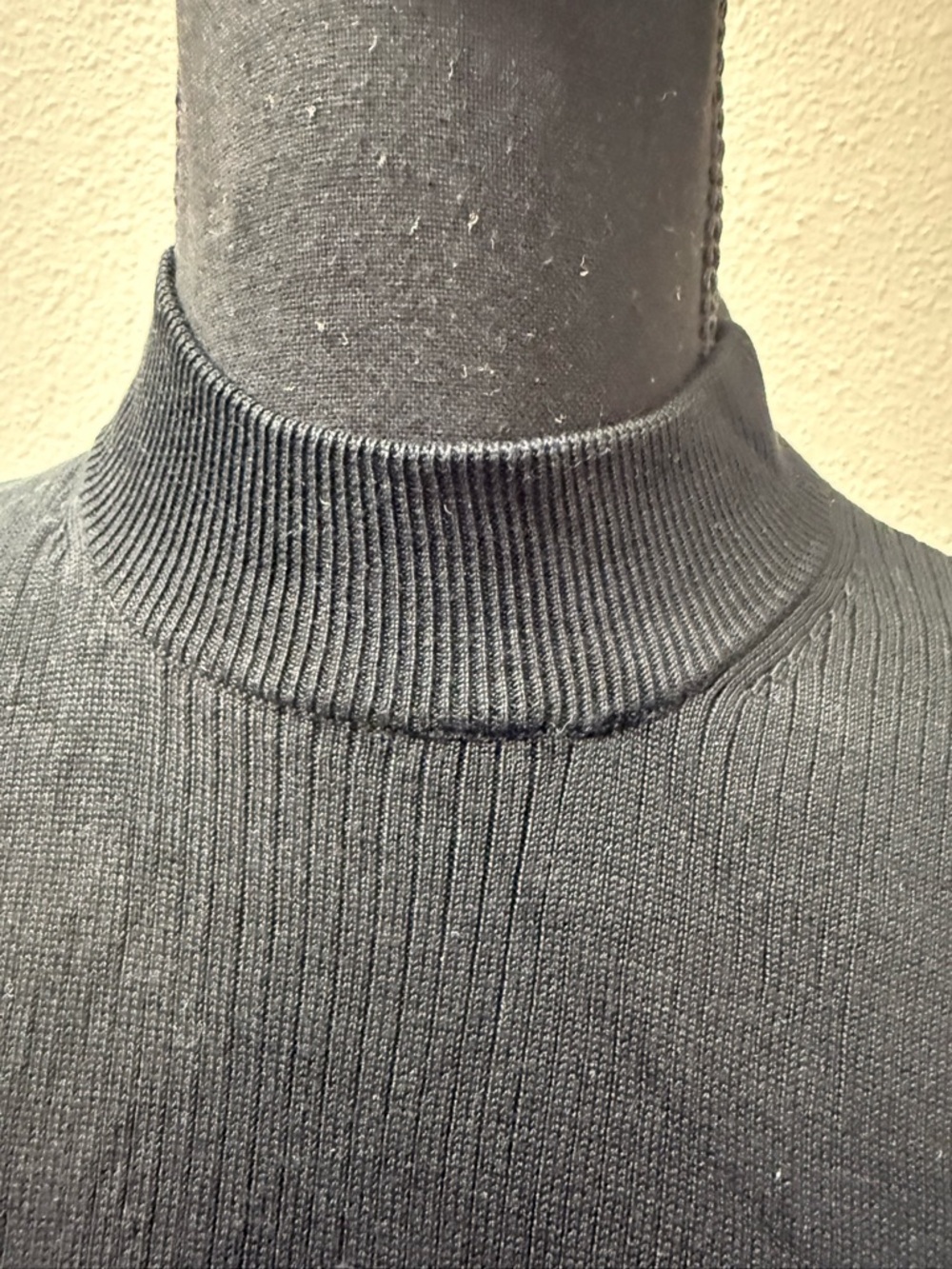 Augusta Silk Black Ribbed Turtleneck Sweater 100% Silk Fitted Medium Chic - Picture 3 of 10